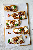 Sandwiches with chanterelles, camembert and onion confit