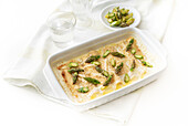 Cannelloni au gratin with green asparagus