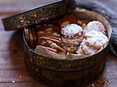 Simple Nuremberg gingerbread and almond speculoos