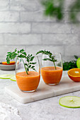 Carrot smoothie with oranges and apples