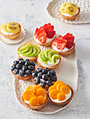 Fruit tartlets with white chocolate cream