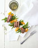 Fillet of beef with yellow plums and green beans