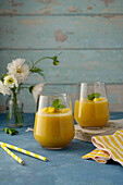 Mango-banana smoothie