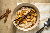Oatmeal breakfast with cinnamon and apples