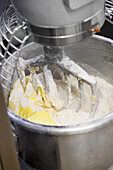 Dough preparation in a professional kitchen machine