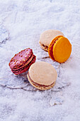 Macarons mit Sanddorn, Braunkäse und Milchreis