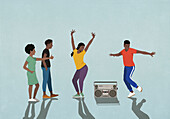 Glückliche junge Freunde mit Ghettoblaster tanzen und haben Spaß