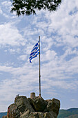 Griechische Flagge, Poros, Griechenland