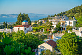 Blick auf griechisch-orthodoxe Kirche mit Meer im Hintergrund, Dorf Zia, Kos Stadt, Kos, Dodekanes, Griechische Inseln, Griechenland, Europa