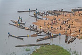 River life on the Ubangi River, Bangui, Central African Republic, Africa\n