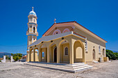 Blick auf eine typisch griechisch-orthodoxe Kirche bei Lakithra, Kefalonia, Ionische Inseln, Griechische Inseln, Griechenland, Europa