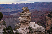 USA, Arizona, Grand Canyon National Park, South Rim, Rock formation in south rim of Grand Canyon\n