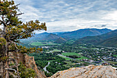 USA, Idaho, Hailey, Little town in valley seen from Carbonate Mountain\n