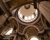 Frankreich, Paris, Blick von unten auf die dekorative Kuppel im Pantheon