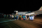 Kolumbianer kommen in einem humanitären Flug der kolumbianischen Luftwaffe aus Tel Aviv (Israel) an, nachdem die militante palästinensische Gruppe Hamas einen Überraschungsangriff in Bogota (Kolumbien) verübt hat, 13. Oktober 2023.