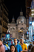 Die Parade des gläsernen Rosenkranzes oder Rosario de Cristal während der Fiestas del Pilar in Zaragoza, Spanien