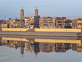 Blick auf die Uferlinie entlang des oberen Nils, Dendera, Ägypten, Nordafrika, Afrika