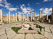 Säulen in der antiken Stadt Jerash, die vermutlich 331 v. Chr. von Alexander dem Großen gegründet wurde, Jerash, Jordanien, Naher Osten