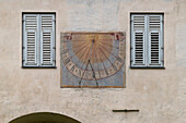 Sundial between two windows, Franciscan Monastery, Bozen, Sudtirol (South Tyrol), Bolzano district, Italy, Europe\n