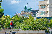 View of woman viewing Brandenburg Gate (Brandenburger Tor), Mitte, Berlin, Germany, Europe\n