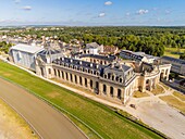 Frankreich, Oise, Chantilly, Chateau de Chantilly, die Grandes Ecuries (Große Ställe) (Luftaufnahme)