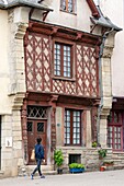 Frankreich, Morbihan, Josselin, mittelalterliche Stadt, Fachwerkhäuser aus dem Jahr 1538, das älteste der Stadt im Viertel des Schlosses