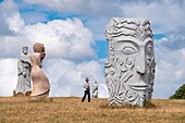 Frankreich, Cotes-d'Armor, Carnoet, das Tal der Heiligen oder bretonische Osterinsel, ist ein assoziatives Projekt von 1000 monumentalen Skulpturen in Granit gemeißelt, die 1000 bretonische Heilige darstellen