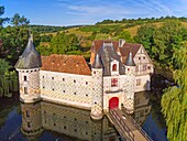 "Frankreich, Calvados, Pays d'Auge, Schloss Saint Germain de Livet aus dem 15. und 16. Jahrhundert mit dem Titel ""Museum von Frankreich"" (Luftaufnahme)"