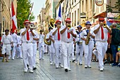 Frankreich, Herault, Sete, Orchester in einer Straße während der Feierlichkeiten von Saint Pierre