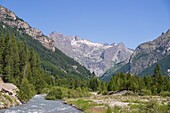 Frankreich, Hautes Alpes, Nationalpark Ecrins, Champsaur Tal, Drac de Champoléon oder Drac Blanc Gewässer und Aiguilles de Morges (2986m)