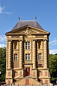 Frankreich, Ardennen, Charleville Mezieres, Getreidemühle, genannt Alte Mühle, die heute das städtische Museum Arthur Rimbaud beherbergt, Eingang und Fassade