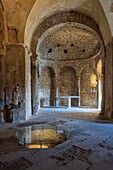 Frankreich, Vaucluse, Venasque, genannt die schönsten Dörfer Frankreichs, das Baptisterium aus dem sechsten Jahrhundert, im elften Jahrhundert mit einem achteckigen Taufbecken umgestaltet