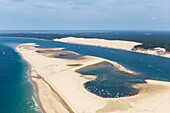 Frankreich, Gironde, La Teste de Buch, Sandbank Arguin und die Große Düne Pilat (Luftaufnahme)