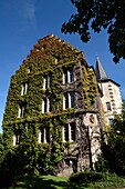 France, Haut Rhin, Kientzheim, castle, park side, facade dated 17th century, gable, sculpture representing Lazare de Schwendi who built the castle\n