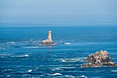 Frankreich, Finistere, Plogoff, Pointe du Raz am Wanderweg GR 34 oder Zollweg, Leuchtturm La Vieille