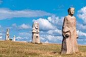 Frankreich, Cotes-d'Armor, Carnoet, das Tal der Heiligen oder bretonische Osterinsel, ist ein assoziatives Projekt mit 1000 monumentalen, in Granit gehauenen Skulpturen, die 1000 bretonische Heilige darstellen
