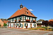 Frankreich, Bas Rhin, Seebach, Rathaus, traditionelle Fachwerkhäuser des Outre Foret (Nord-Elsass)