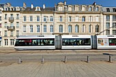 Frankreich, Meurthe et Moselle, Straßenbahn und Fassaden in der Rue Saint Jean (Straße Saint Jean)