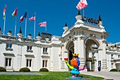 Frankreich, Savoyen, Aix les Bains, Alpenriviera, die Fassade des Kasinos und die Skulpturen von Juan Ripolles, spanischer Bildhauer