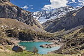 Frankreich, Hautes-Pyrenees, Gedre, Cirque d'Estaube, Gloriettes-See und Mont Perdu-Gipfel, von der Unesco zum Weltkulturerbe erklärt