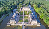 Frankreich, Loiret, Region Sologne, Loire-Schlösser, Schloss La Ferte Saint Aubin (Luftaufnahme)