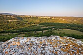 Frankreich, Vaucluse, Venasque, ausgezeichnet mit dem Prädikat der schönsten Dörfer Frankreichs