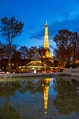Frankreich, Paris, Gebiet, das zum Weltkulturerbe der UNESCO gehört, Eiffelturm (© SETE-illuminations Pierre Bideau)