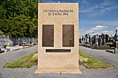 Frankreich, Nord, Villeneuve d'Ascq, Friedhof von Ascq, Gräber und Gedenkstätte für die Opfer des Massakers von Ascq in der Nacht vom 1. auf den 2. April 1944, bei dem 86 Zivilisten von den Deutschen erschossen wurden