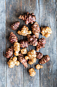 Jerusalem artichokes on a wooden base