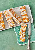 Frozen yogurt caramel bars