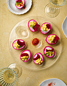 Pink eggs à la mimosa with beetroot pickles