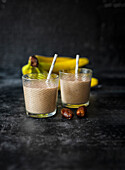 Salted caramel smoothie with dates and banana (vegan)