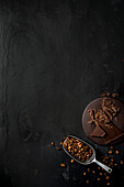 Kaffeebohnen und dunkle Schokolade