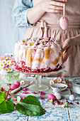 Rosa Baisertorte zu Ostern